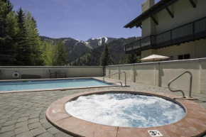 Cozy Ketchum Condo - Walk to Everything! Ketchum
